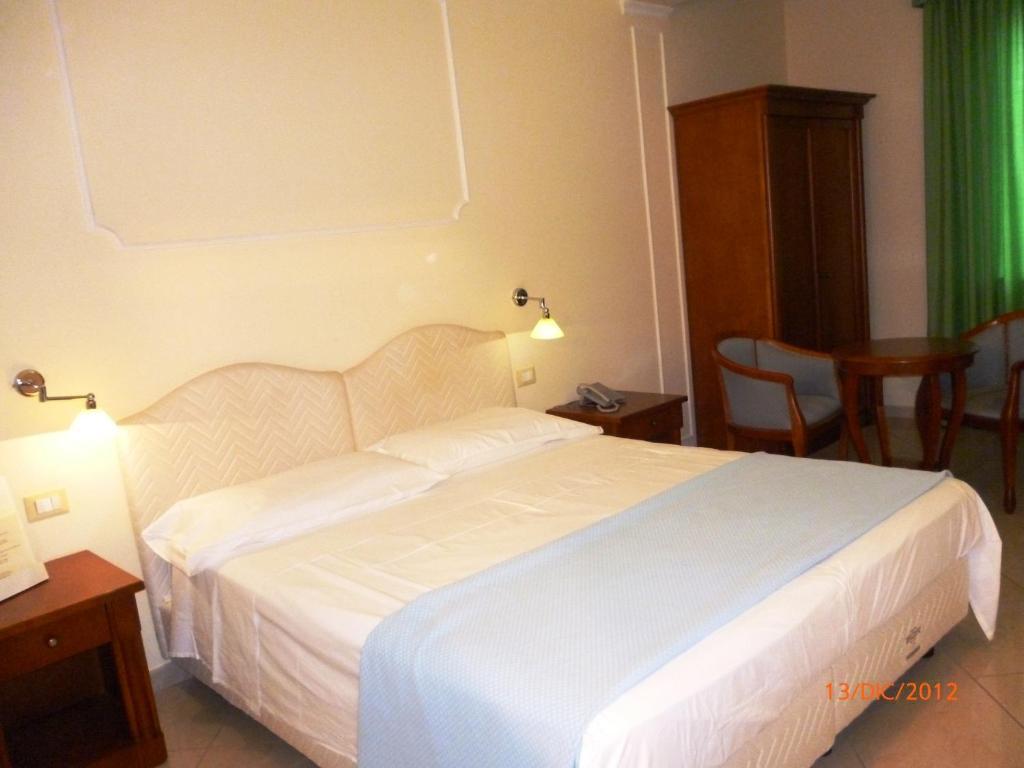 Hotel Marinella Πίτσο Δωμάτιο φωτογραφία